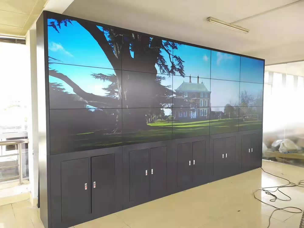 江蘇南京某會議室55寸1.7